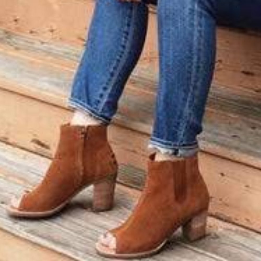 TOMS Majorca suede cut out booties size 7 burnt orange brown